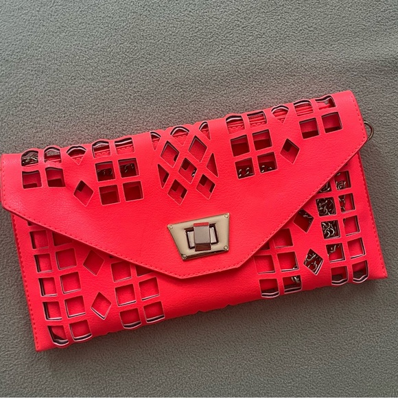 Gorgeous Clutch! - Picture 1 of 12